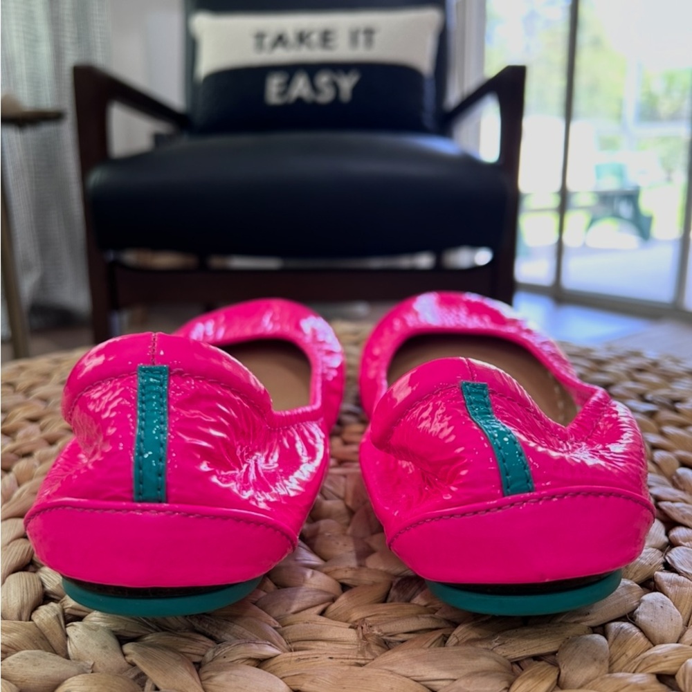Women's Pop Pink Tieks - Size 9 🎉FINAL LOW🎉 - Picture 4 of 9